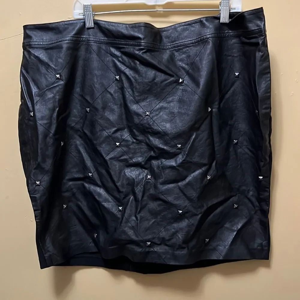 🆕 Lane Bryant faux leather skirt with studs Sz24